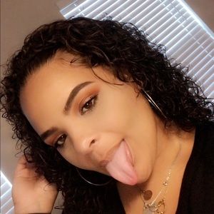 Meet your Posher, Celeste